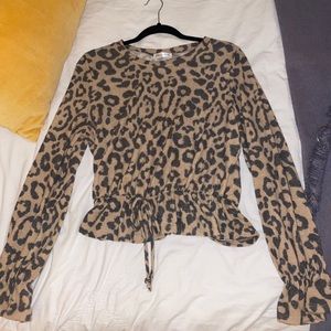 Vestique cheetah print sweater
